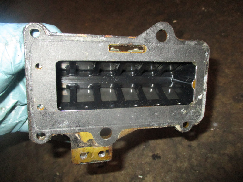 Mercury 25hp 2 stroke outboard intake manifold w/ reeds (14112T)