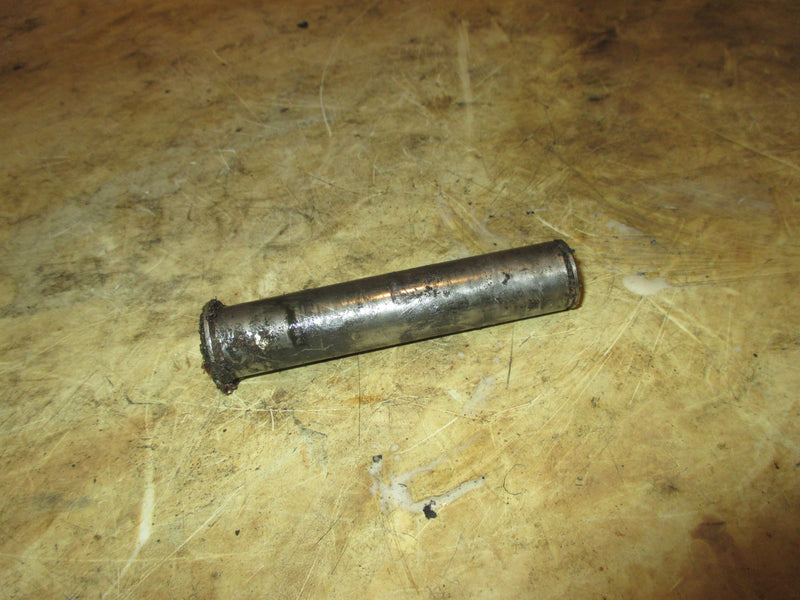 Yamaha 4.2L 300hp 4 stroke outboard upper trim pin (6E5-43126-10-00)