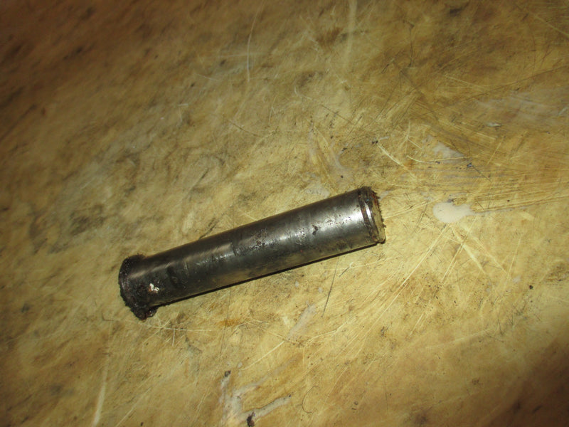 Yamaha 4.2L 300hp 4 stroke outboard upper trim pin (6E5-43126-10-00)