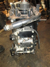 Load image into Gallery viewer, Suzuki DF70 outboard crankcase powerhead

