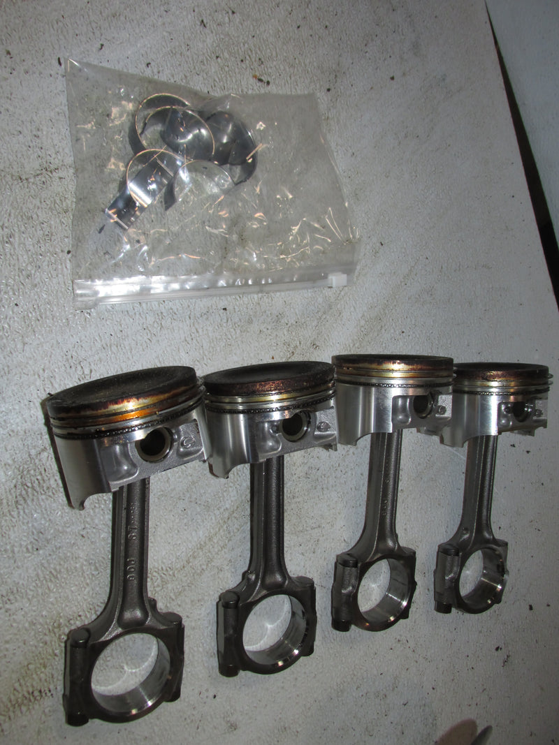 Suzuki DF115 115hp Outboard Piston and Rod Set of 4 (12111-90J01)