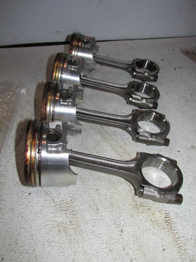 Suzuki DF115 115hp Outboard Piston and Rod Set of 4 (12111-90J01)