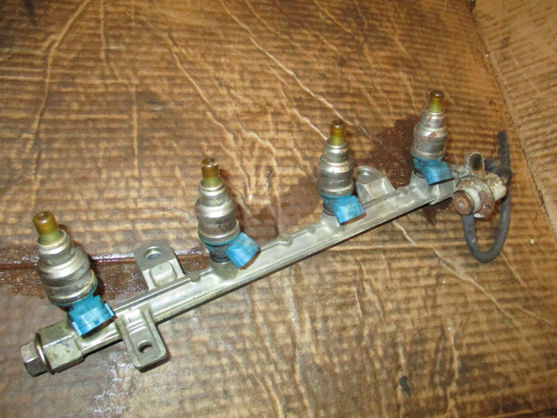 Suzuki DF70 outboard fuel rail and injector set (15751-99E00)