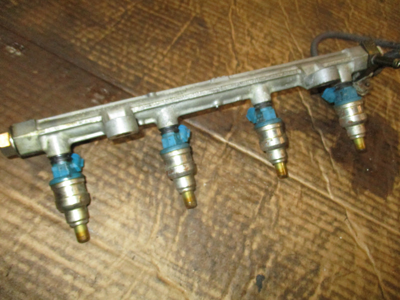 Suzuki DF70 outboard fuel rail and injector set (15751-99E00)
