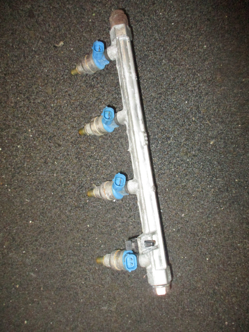 Suzuki DF70 outboard fuel rail and injector set (15751-99E00)