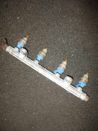 Load image into Gallery viewer, Suzuki DF70 outboard fuel rail and injector set (15751-99E00)
