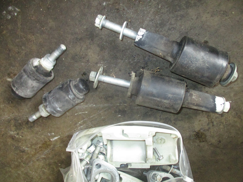 Johnson Suzuki 115hp 4 stroke outboard lower and upper motor mounts