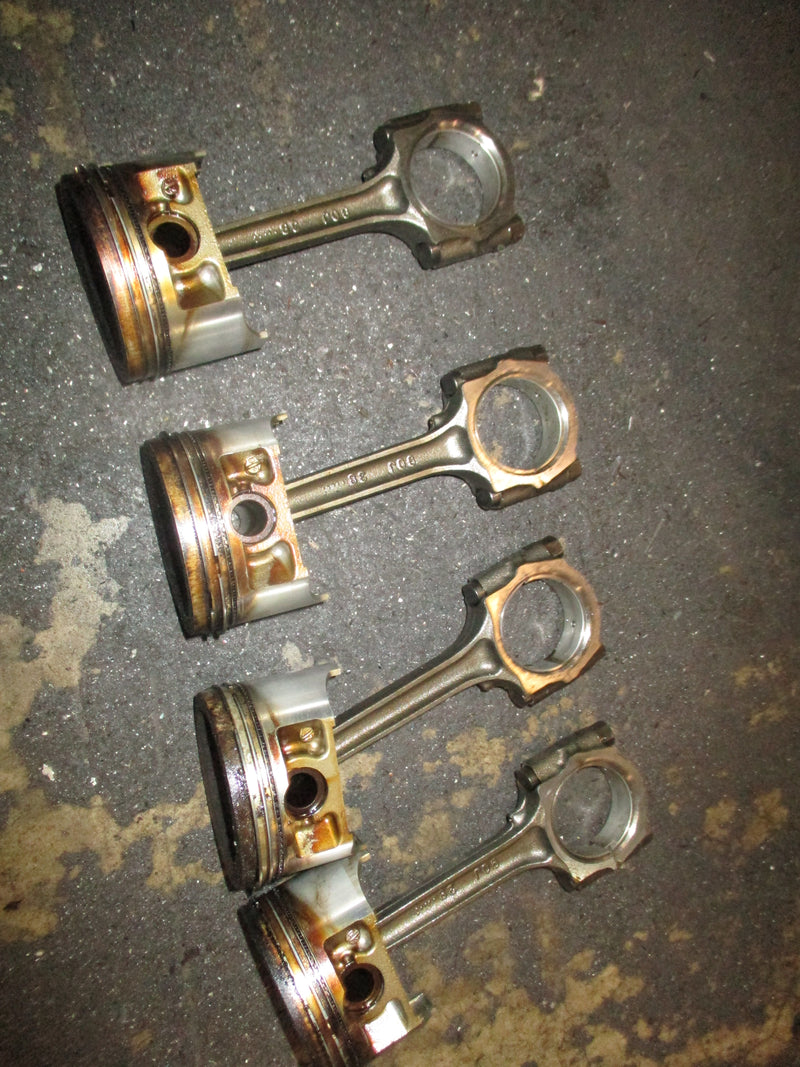 Suzuki DF115 outboard piston and rod set (12111-90J01)