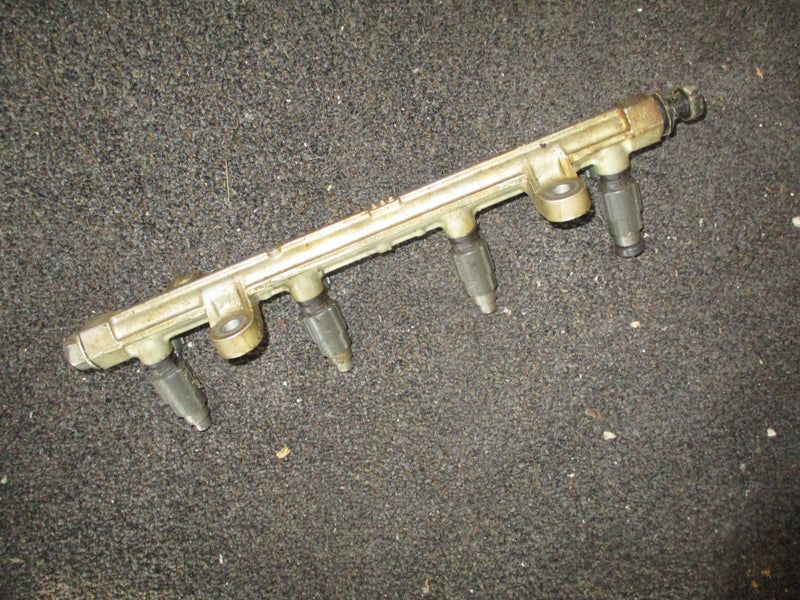 Suzuki DF70 outboard fuel rail and injector set (15751-99E00)