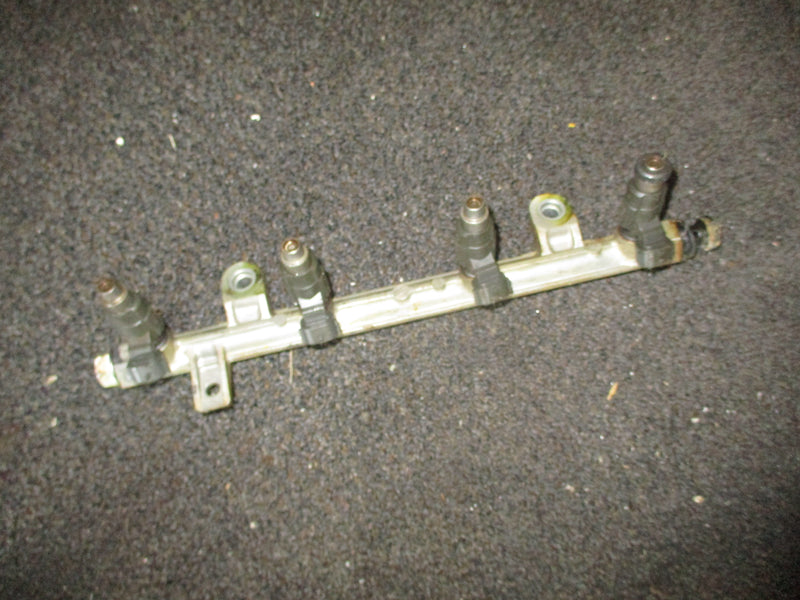 Suzuki DF70 outboard fuel rail and injector set (15751-99E00)