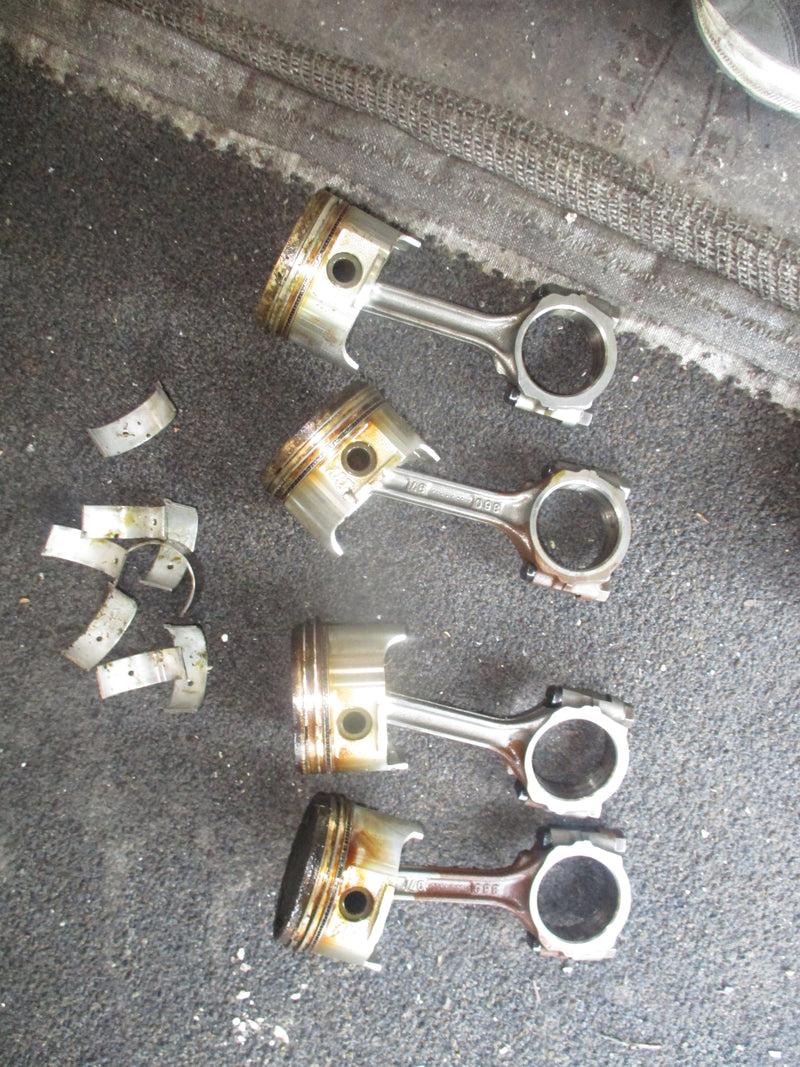 Suzuki DF70 outboard piston and rod set (12111-99E01)