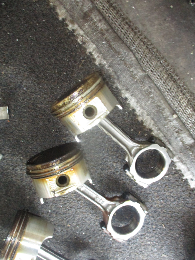 Suzuki DF70 outboard piston and rod set (12111-99E01)
