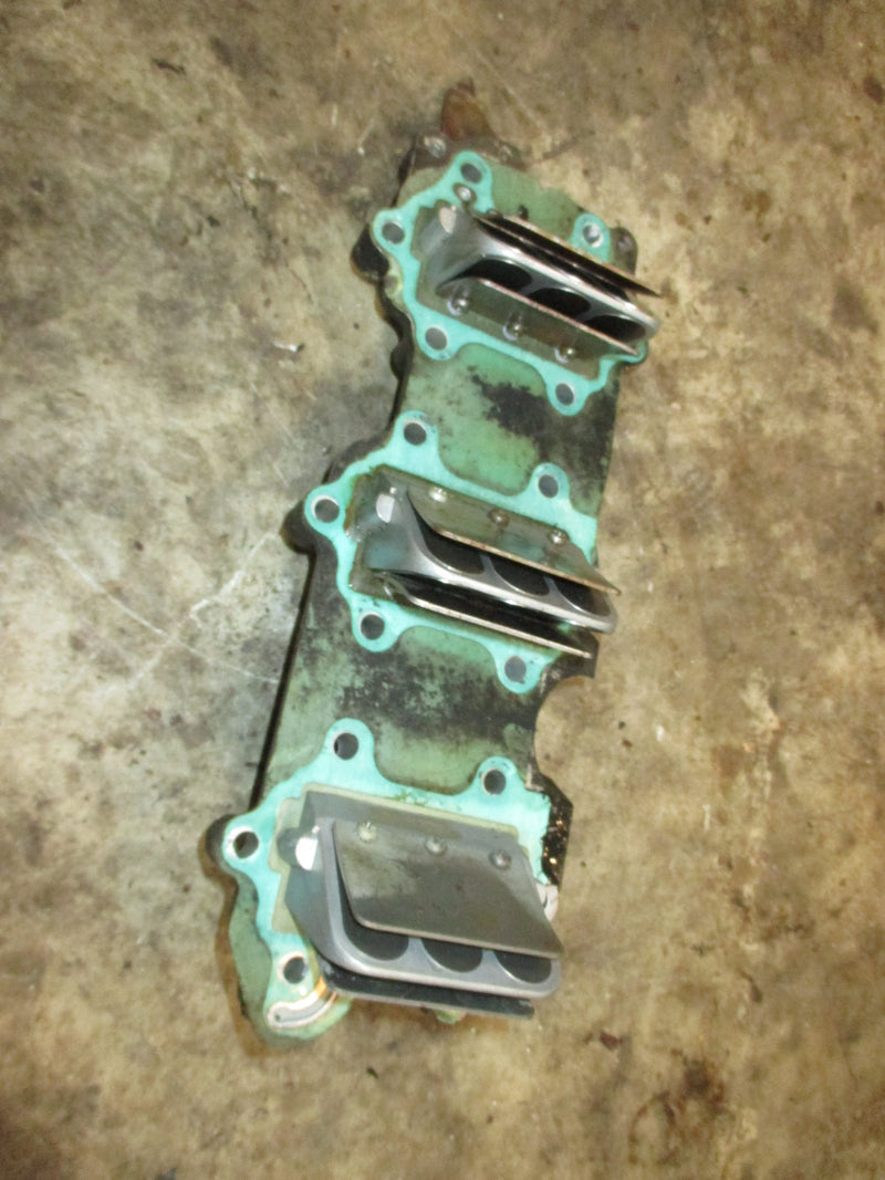 Evinrude 70hp 2 stroke outboard intake manifold with reeds (323689)