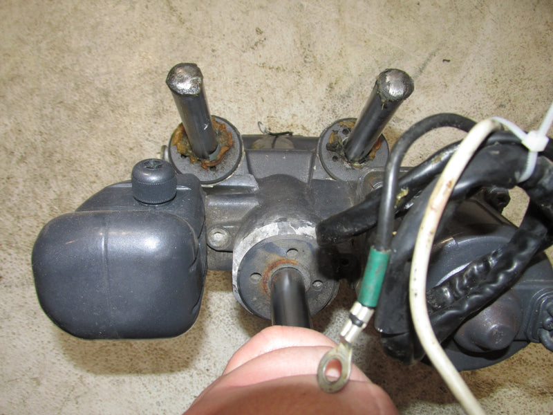 Yamaha 150hp 2 Stroke Outboard Showa Tilt Trim Unit (64E-43800-02-4D)