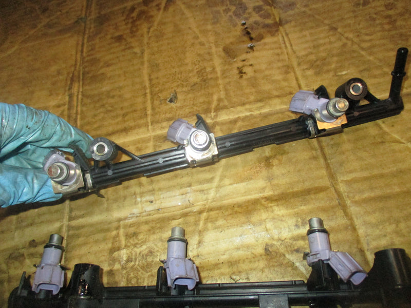 Yamaha 250hp 4 stroke outboard fuel rail and injector set (6P2-13160-10-00)