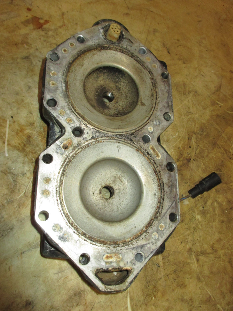 Johnson 115hp 60 degree 2 stroke outboard cylinder head (335810)