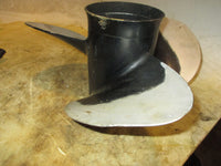 Load image into Gallery viewer, Johnson 115hp 60 degree 2 stroke outboard aluminum propellor (763471)(15x15)
