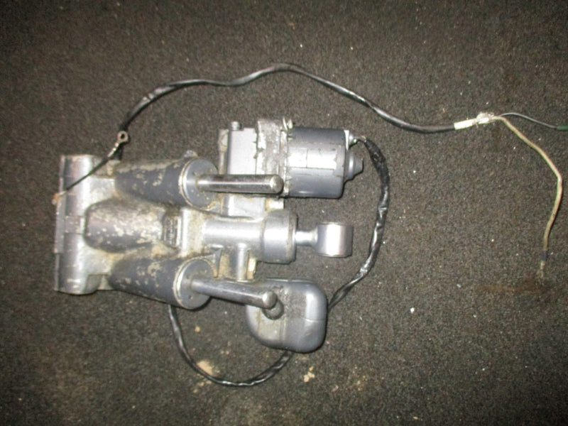 Yamaha 115hp 2 stroke outboard SHOWA tilt trim unit PARTS ONLY