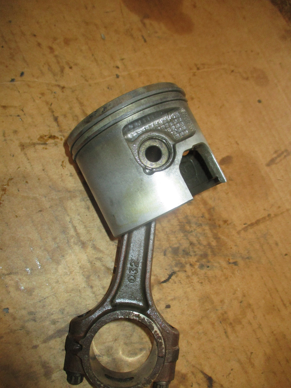 Mercury 115hp 2 stroke outboard piston and rod (821896)