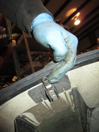 Load image into Gallery viewer, Evinrude 150hp 60 degree 2 stroke outboard top cowling
