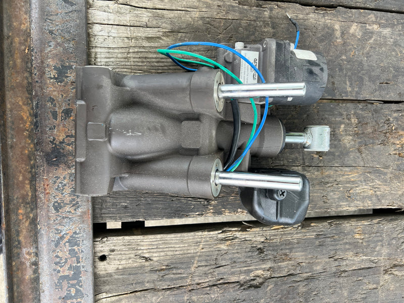 Yamaha 150hp 4 Stroke Outboard Showa Tilt trim unit (63P-43800-00-4D)