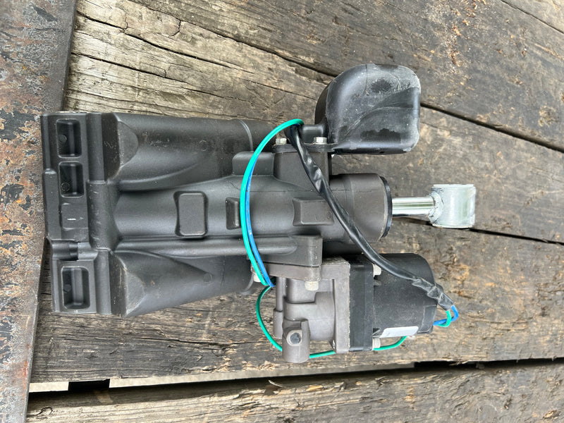 Yamaha 150hp 4 Stroke Outboard Showa Tilt trim unit (63P-43800-00-4D)