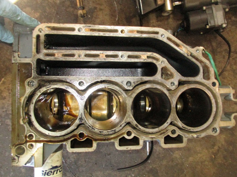Suzuki DF115 outboard crankcase block