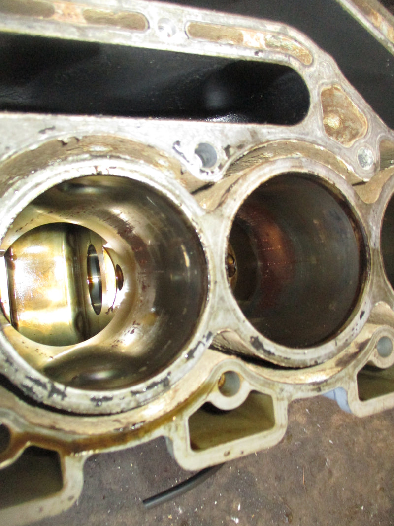 Suzuki DF115 outboard crankcase block
