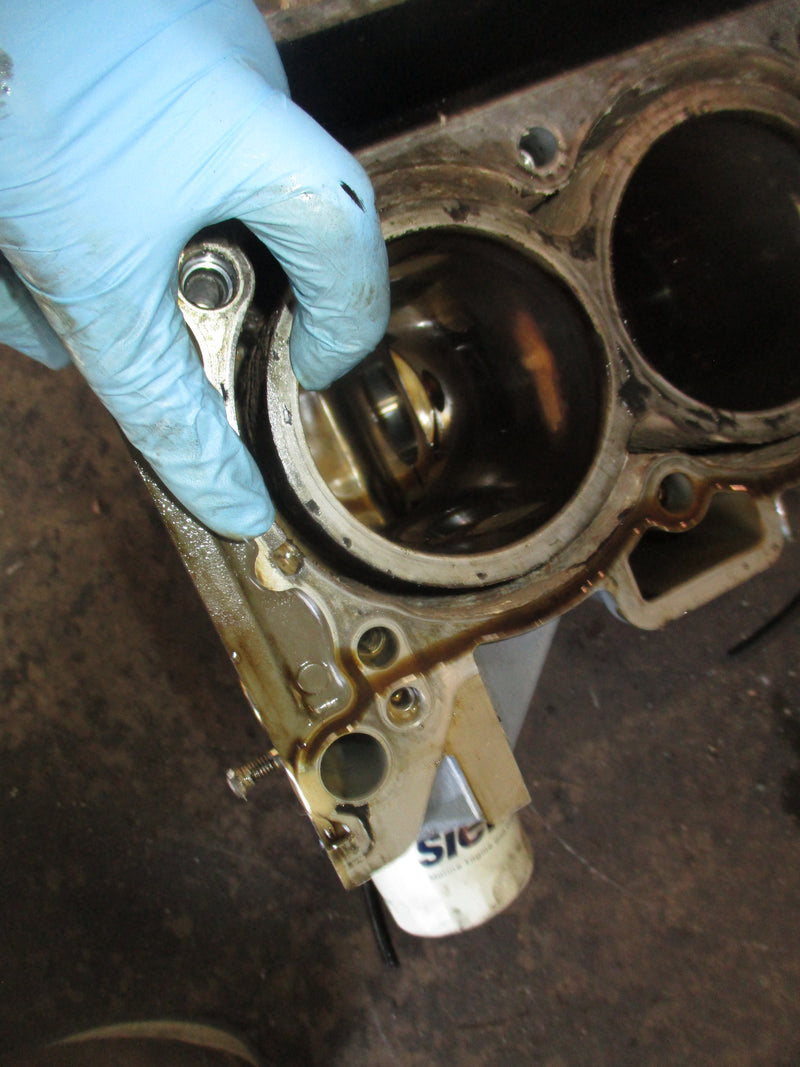 Suzuki DF115 outboard crankcase block