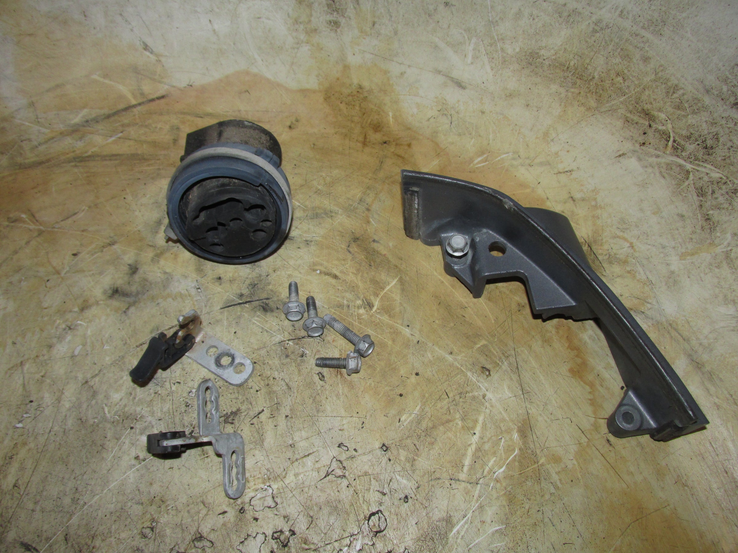Yamaha 150hp 4 Stroke Outboard Rigging Grommet and Holder (6DA-42725-0 ...
