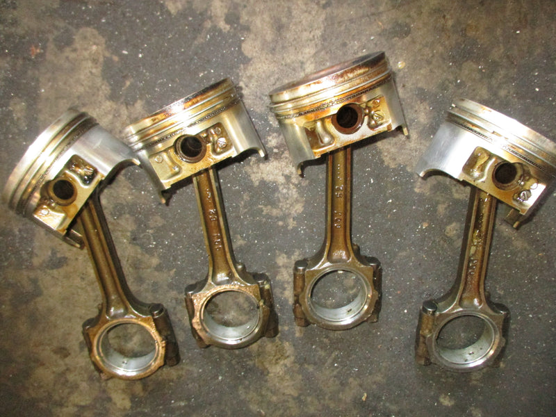 Suzuki DF115 outboard piston and rod set (12111-90J01)