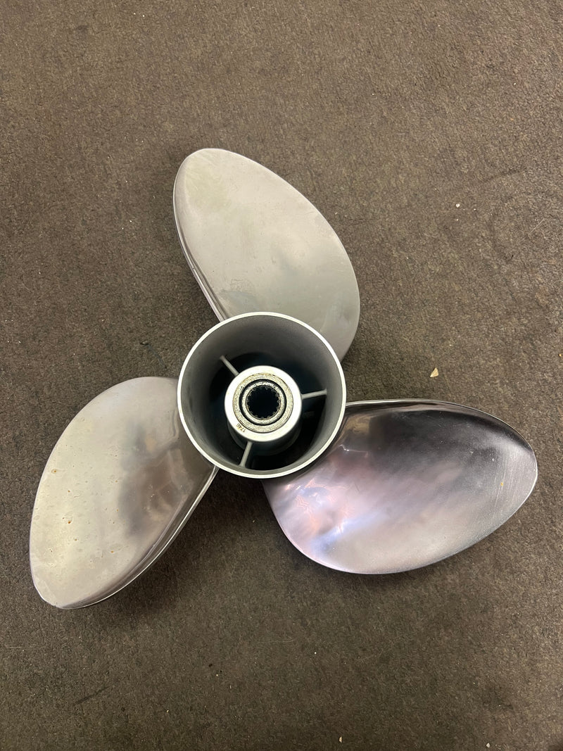 Suzuki DF150-250 outboard stainless propeller 3 x 16 x 18.5 R