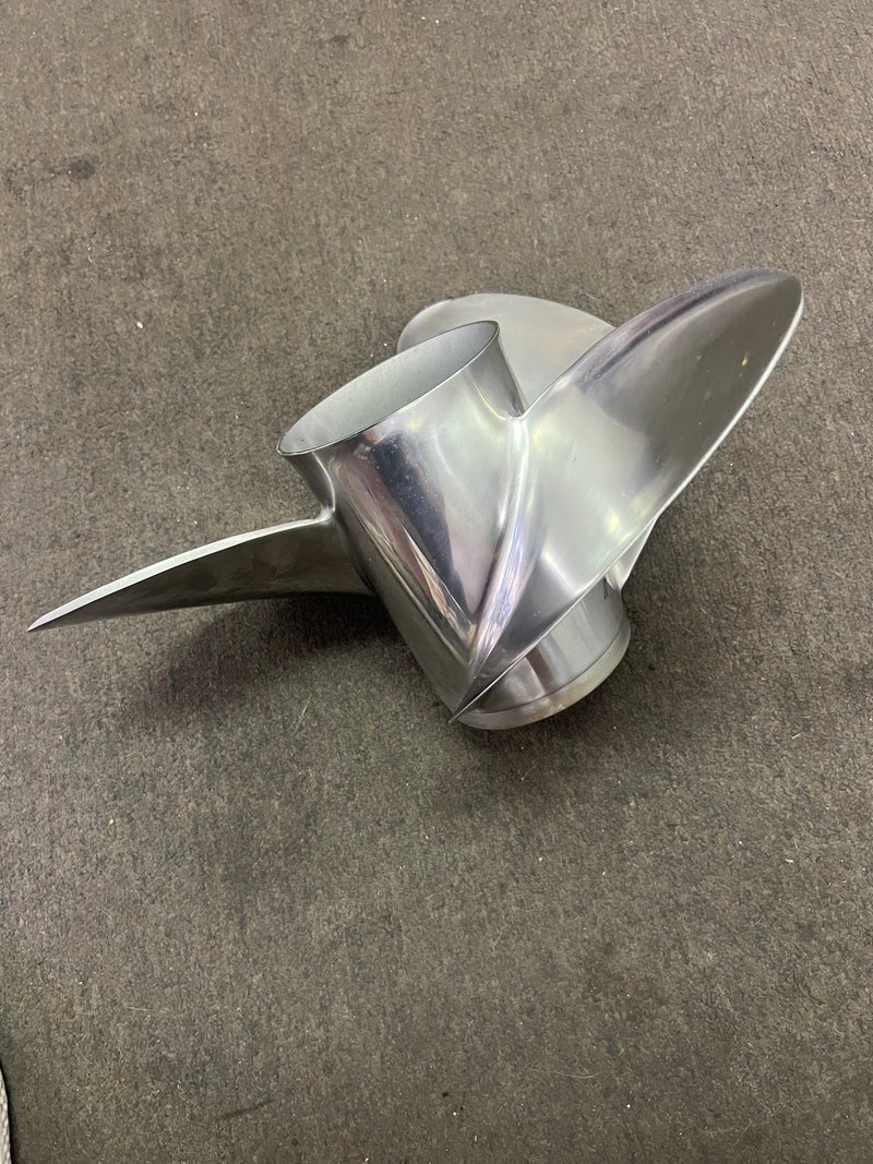 Suzuki DF150-250 outboard stainless propeller 3 x 16 x 18.5 R