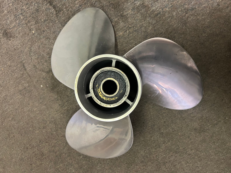 Suzuki DF150-250 outboard stainless propeller 3 x 16 x 18.5 R