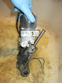 Load image into Gallery viewer, Evinrude 175hp ocean pro 2 stroke outboard tilt trim unit
