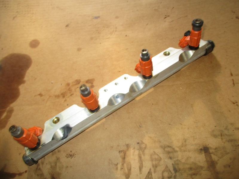 Suzuki DF115 outboard fuel rail and injector set (15710-65D00)