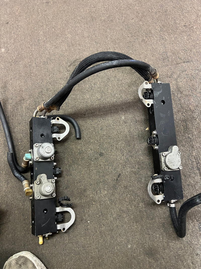 Mercury Optimax 225hp 2 Stroke Outboard fuel rail and injector set