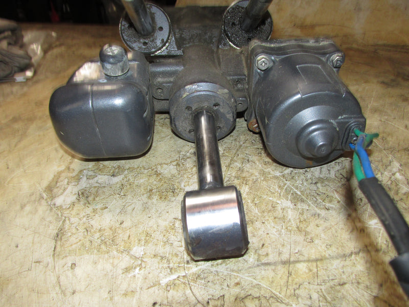 Yamaha 115hp 2 Stroke Outboard Showa Tilt Trim Unit (64E-43800-00-4D)