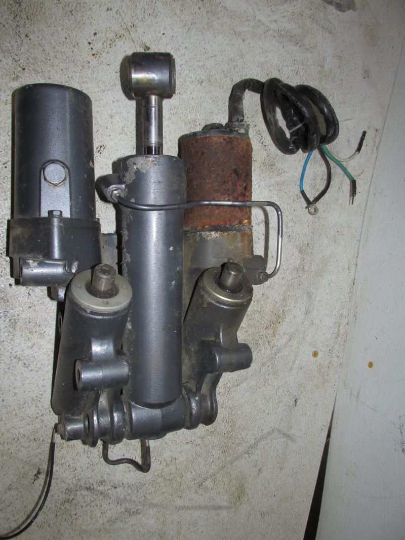 Yamaha 225hp OX66 2 Stroke Outboard Tilt Trim Unit