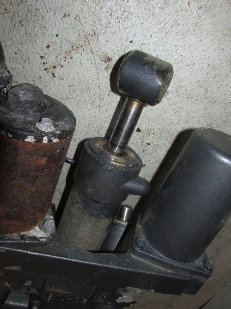 Yamaha 225hp OX66 2 Stroke Outboard Tilt Trim Unit