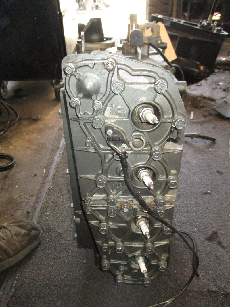 Suzuki DT115 outboard crankcase powerhead