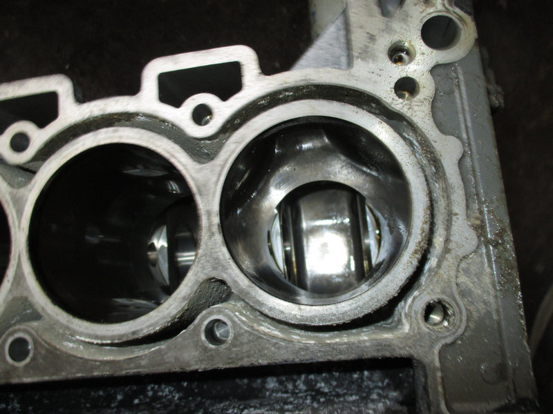 Suzuki DF90 90hp 4 stroke outboard crankcase block