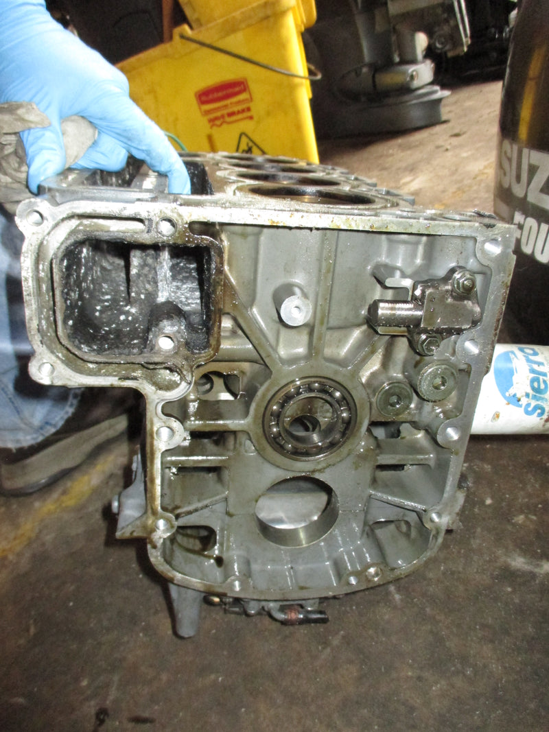 Suzuki DF90 90hp 4 stroke outboard crankcase block