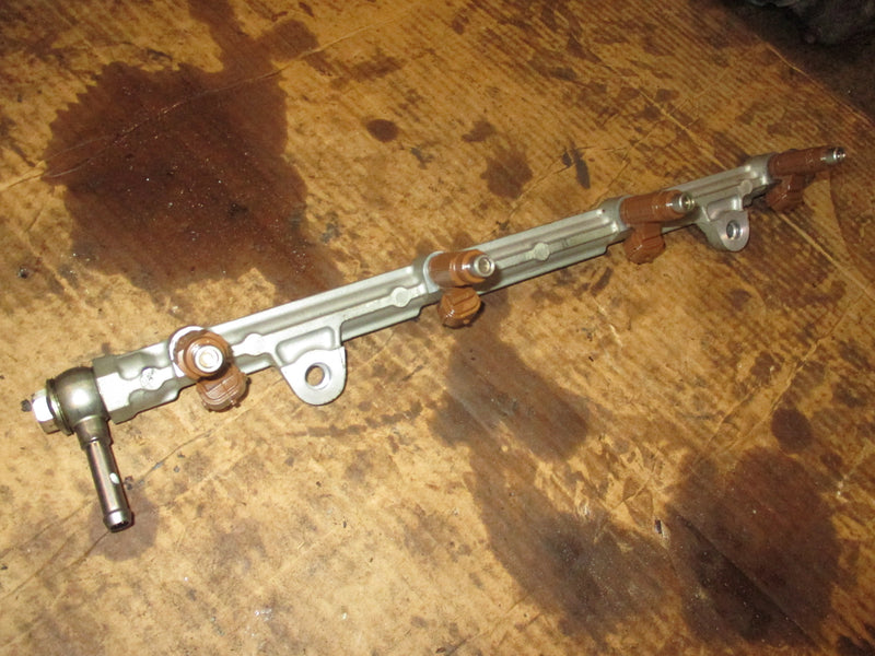 Suzuki DF150 150hp 4 stroke outboard fuel rail and injector set (15751-96J00)