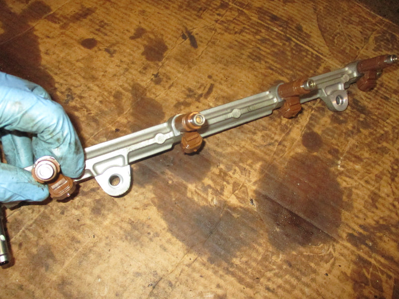 Suzuki DF150 150hp 4 stroke outboard fuel rail and injector set (15751-96J00)