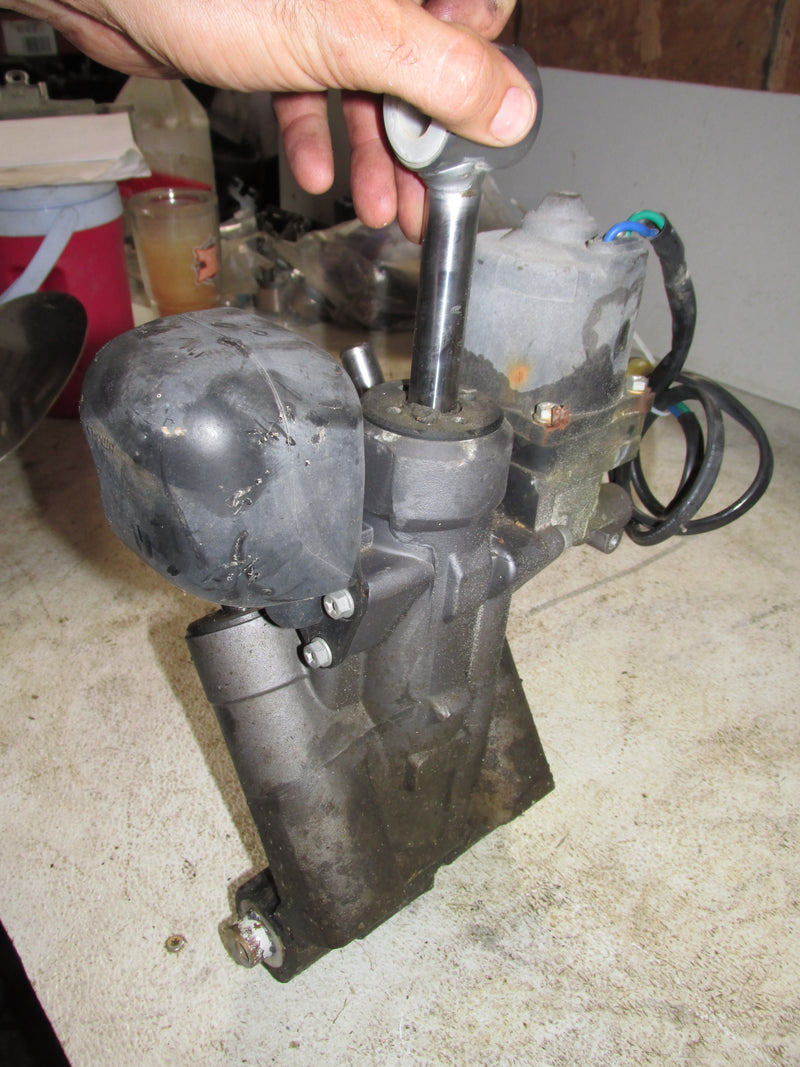 Johnson/Suzuki DF140 140hp Outboard Tilt Trim Unit