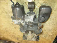 Load image into Gallery viewer, Johnson 150hp 60 Degree 2 stroke outboard tilt trim unit
