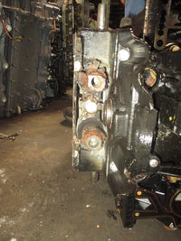 Load image into Gallery viewer, Johnson 150hp 60 Degree 2 stroke outboard crankcase powerhead
