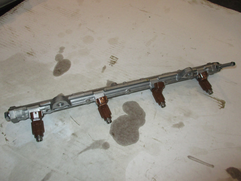 Suzuki DF150A 150hp 4 stroke outboard fuel rail and injector set (15710-96J00)