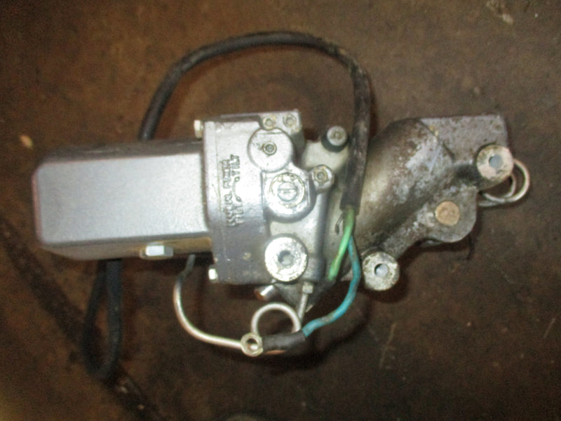 Yamaha 225hp 2 stroke Precision Blend outboard tilt trim unit